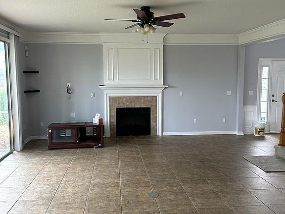 3rd image of 11015 Castlemain Cir E
