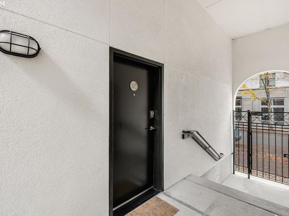 1009 NW Hoyt St APT 106, Portland, OR 97209