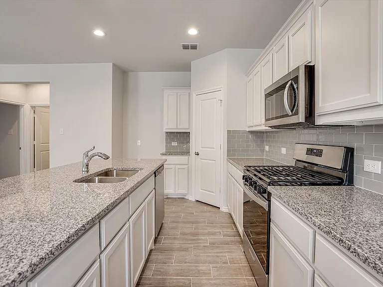 2330 Aspen Hill Dr — Photo 11
