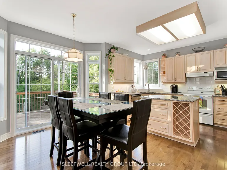 53 Mattawa Cres — Photo 2