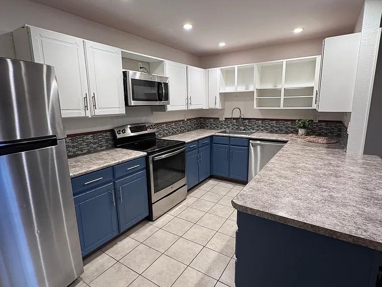3150 Iris Ave #304 — Photo 1