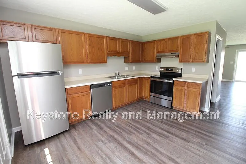 2 bed, 1.5 bath, 846 sqft, $895 — Photo 3