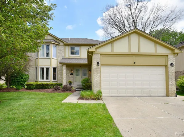 6186 Smithfield Dr, Troy, MI 48085