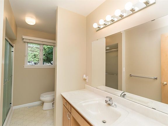 4th image of 3300 Dawn Dr