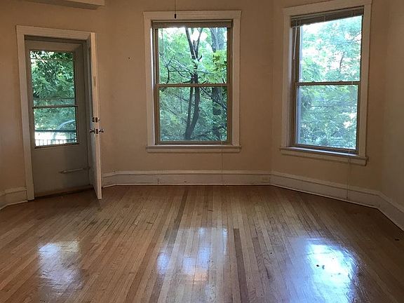 5th image of 4124 N Clarendon Ave #2