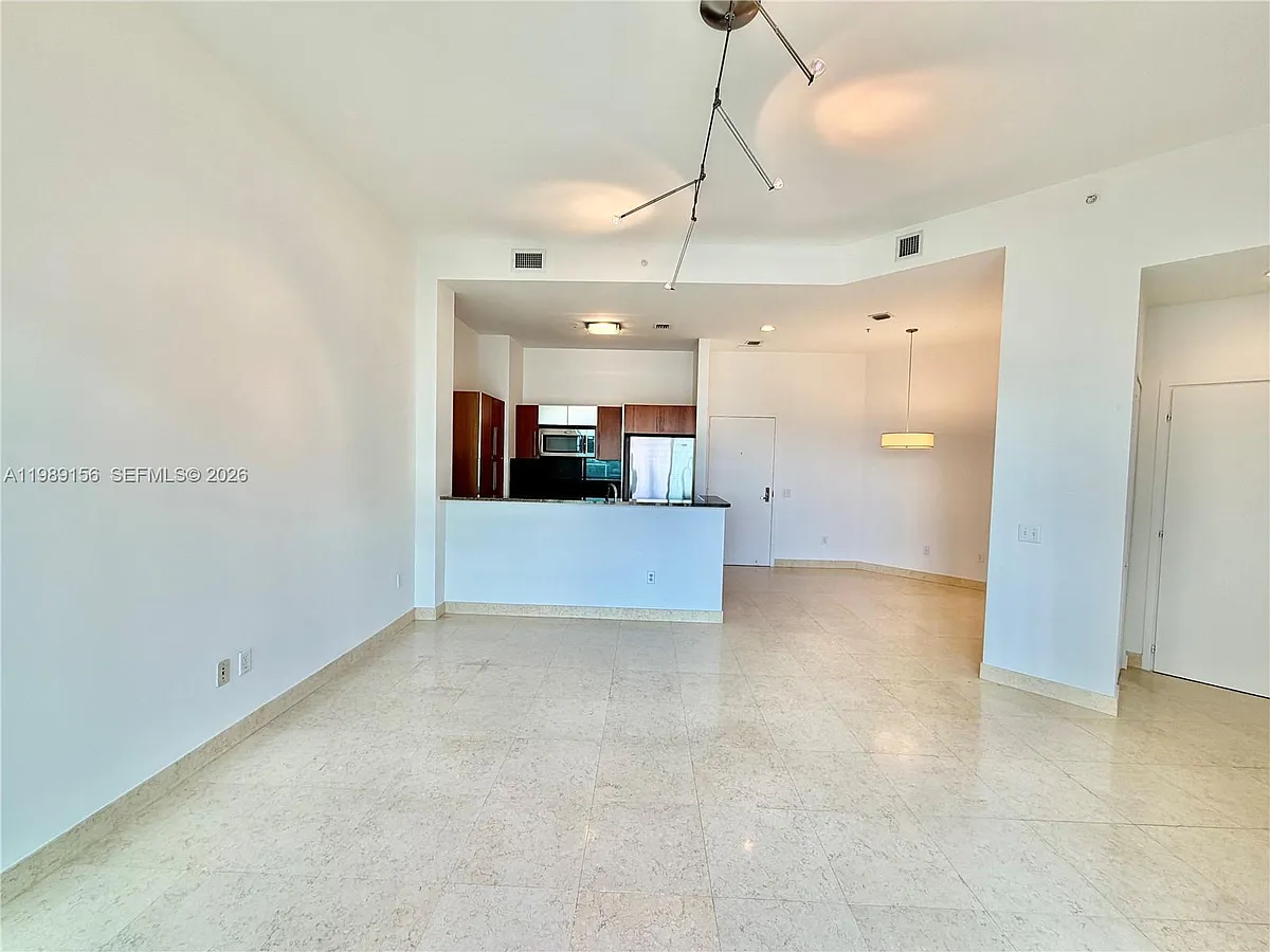 Building Photo - 300 Biscayne Blvd #3805