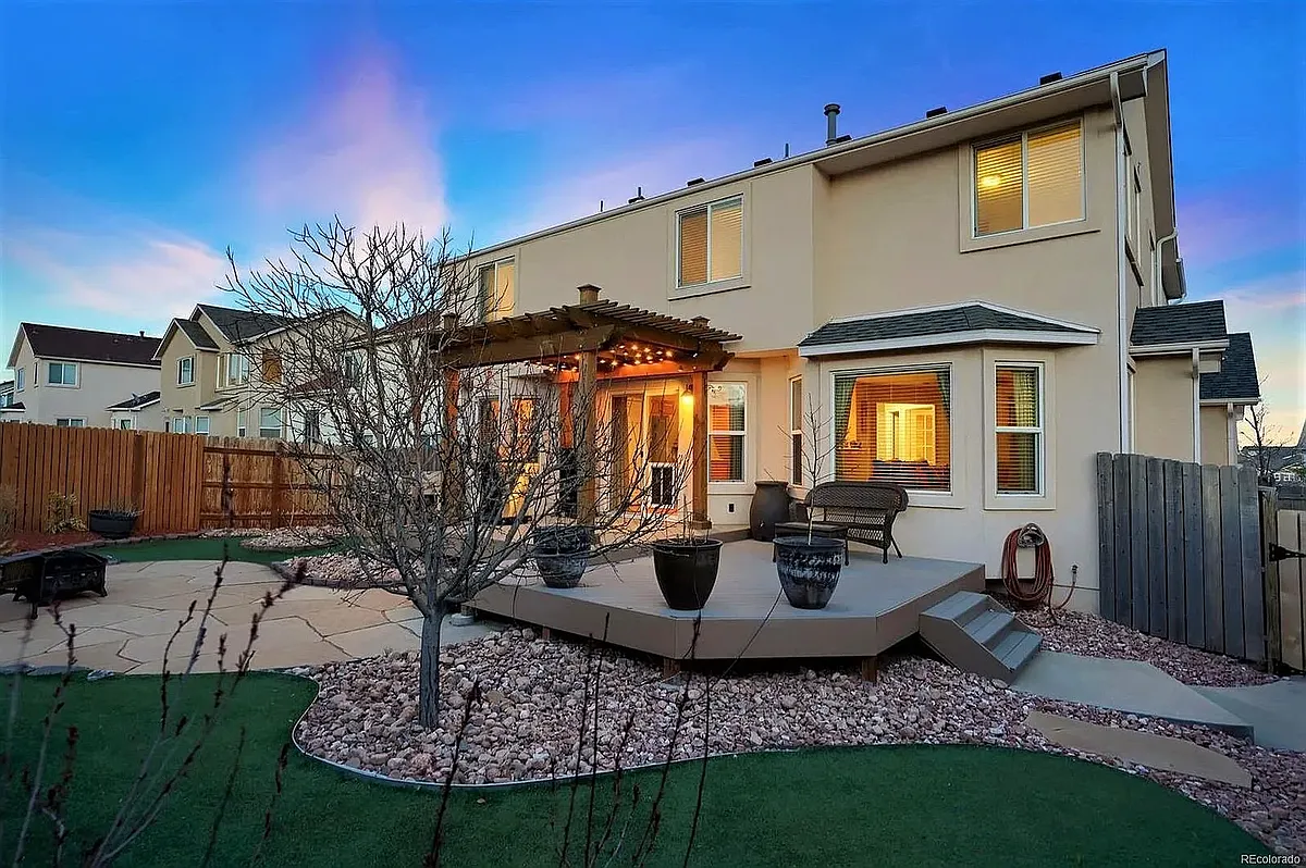 minimal maintenance yard - 6761 Wild Indigo Dr