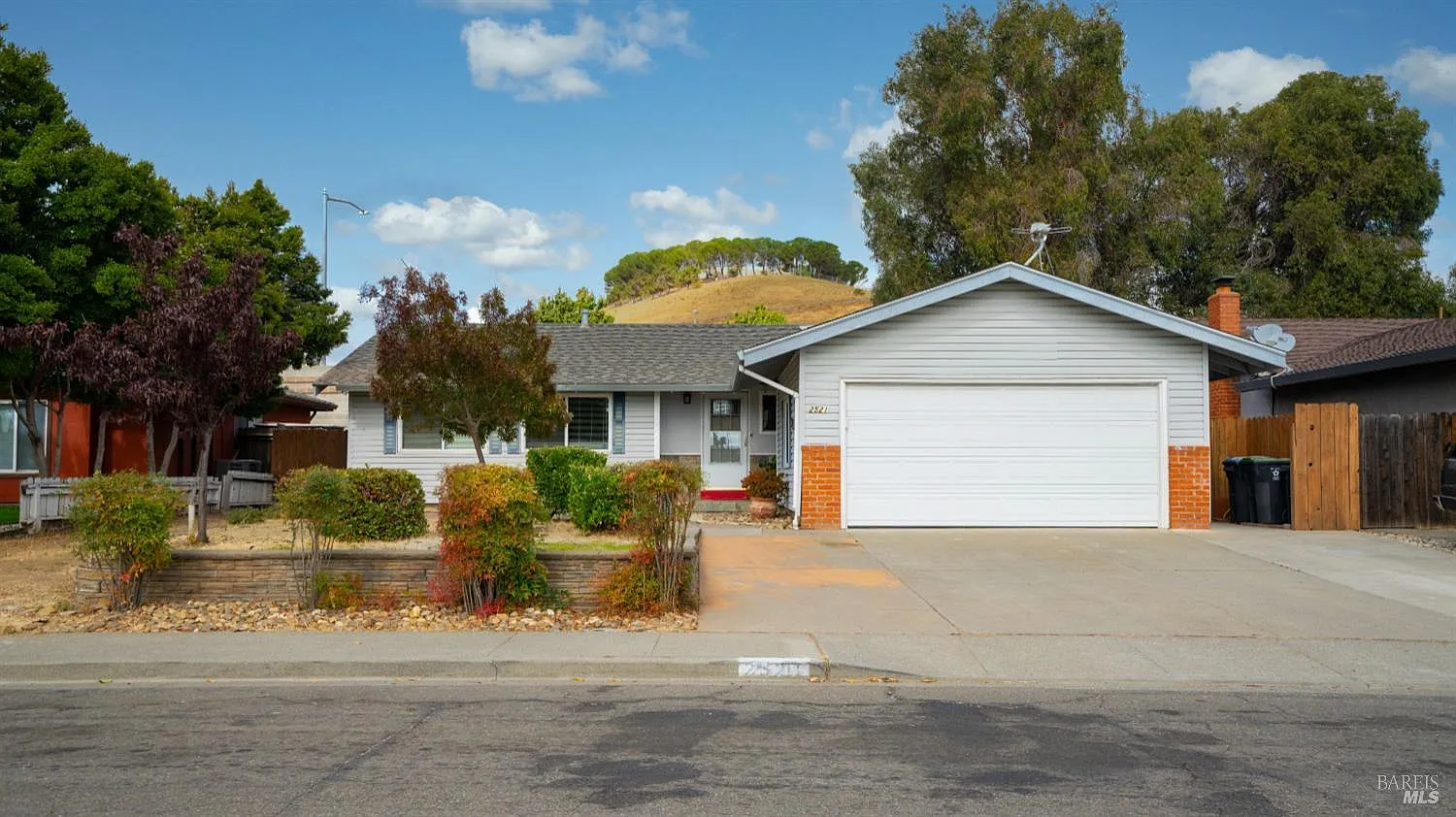 2521 Carnation Drive photo 1