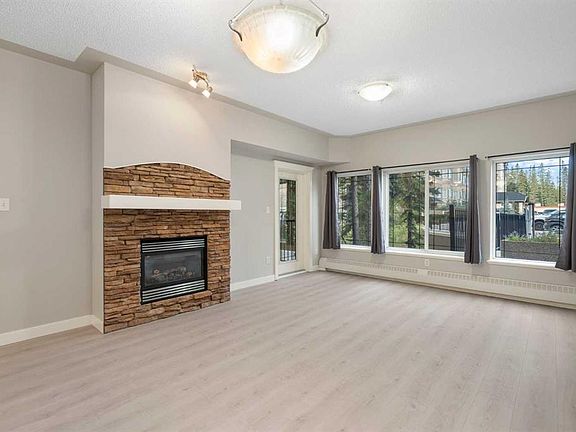 2nd image of 20 E Discovery Ridge Close SW #101