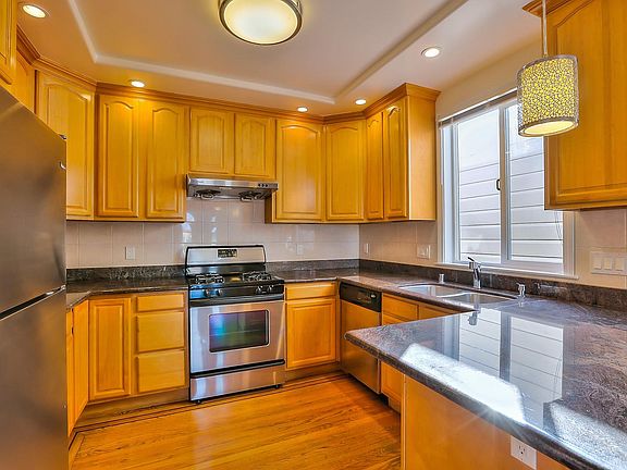 5th image of 2218 26th Ave #1
