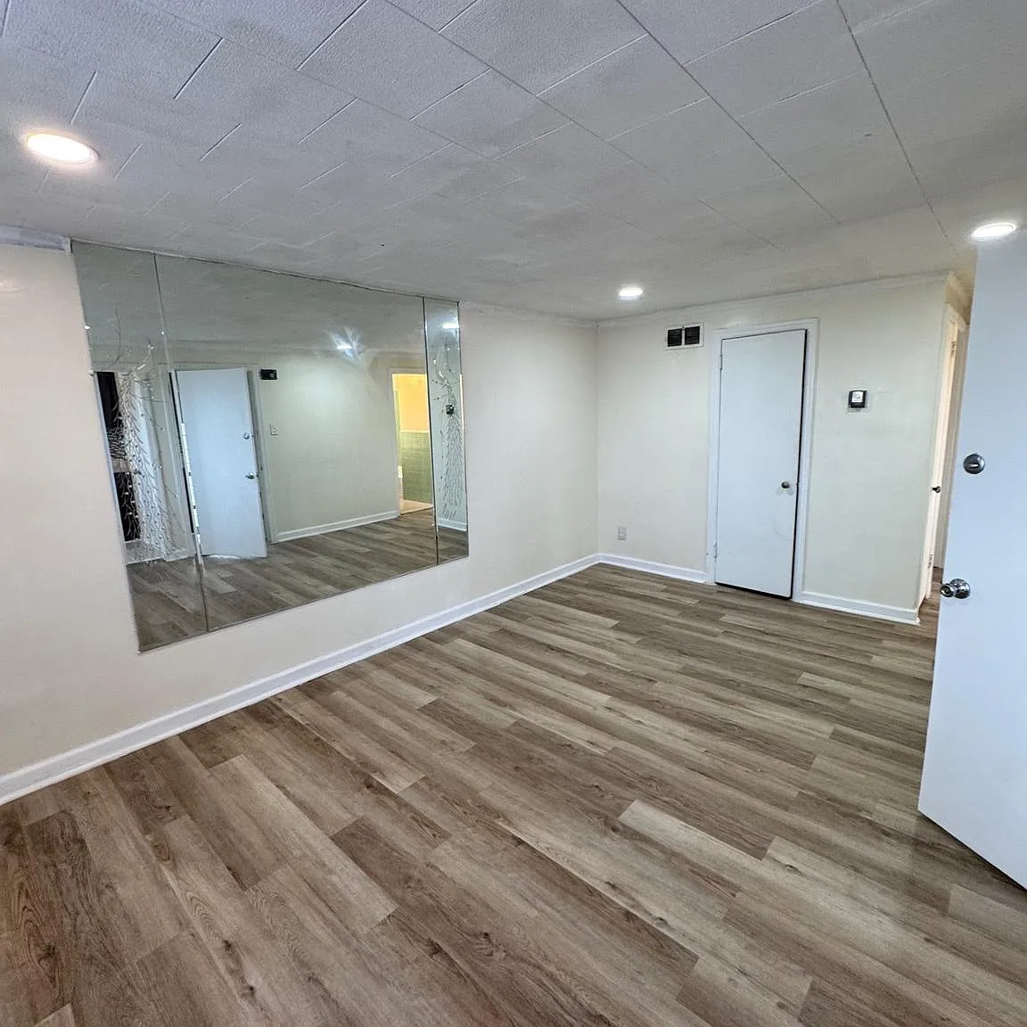 2 bed, 1400 sqft, $1,400 — Photo 2