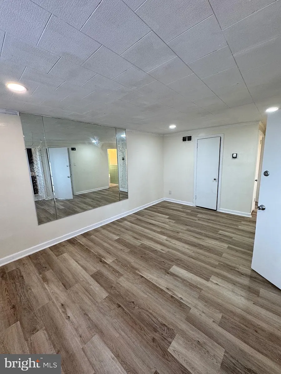 Building Photo - 7972 Forrest Ave #2