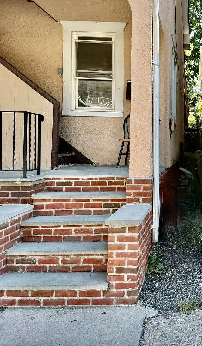3 bed, 1.0 bath, 700 sqft, $3,100 — Photo 2