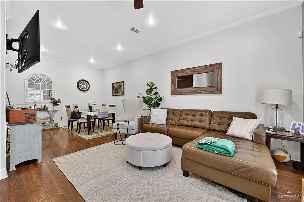 3 bed, 2.5 bath, 1914 sqft, $1,950 — Photo 4