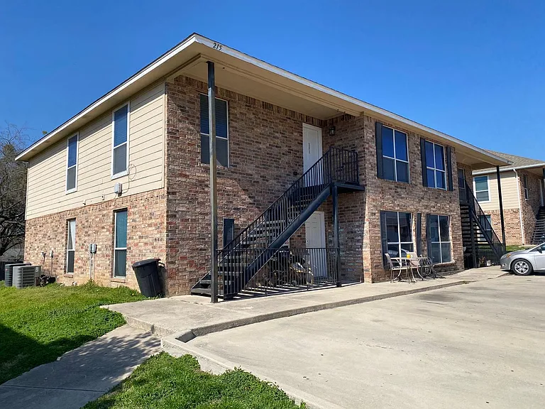 215 N Denton St #201 — Photo 4