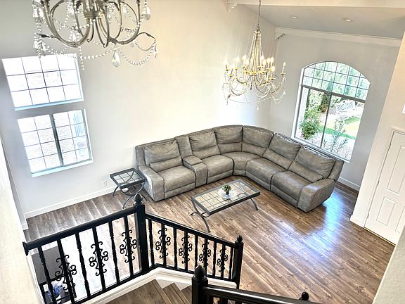 4th image of 2713 Monrovia Dr