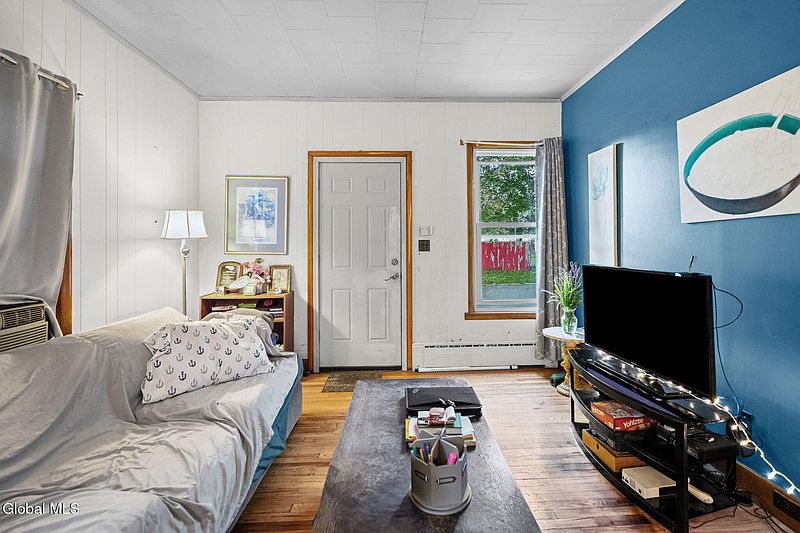 4th image of 2612 4th Avenue