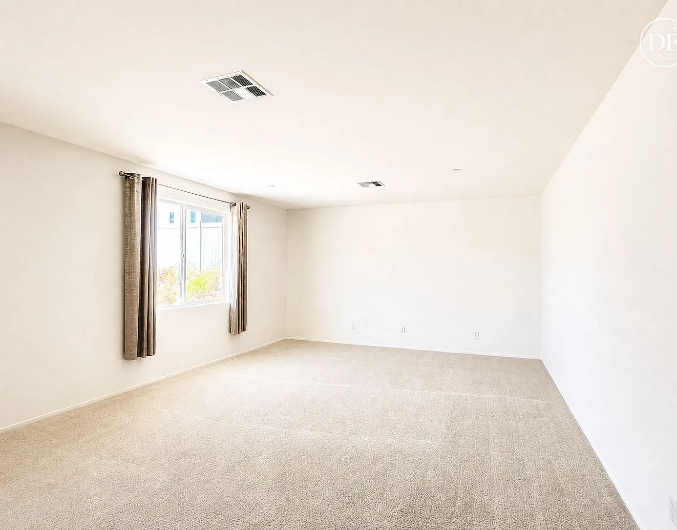 4 bed, 2.5 bath, 2680 sqft, $3,950 — Photo 2