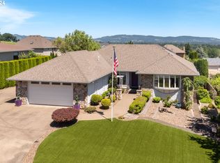 243 NW Laurel St, Dundee, OR 97115