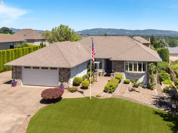 243 NW Laurel St, Dundee, OR 97115