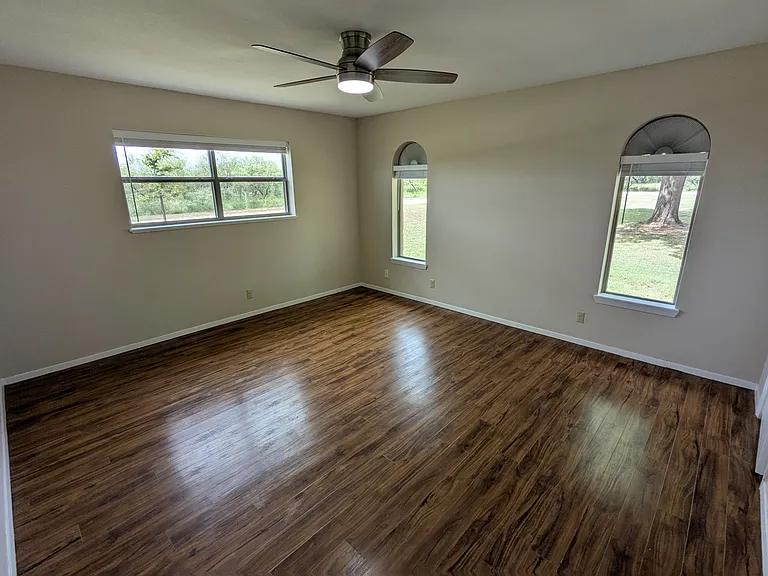 5694 N US Highway 277 — Photo 17