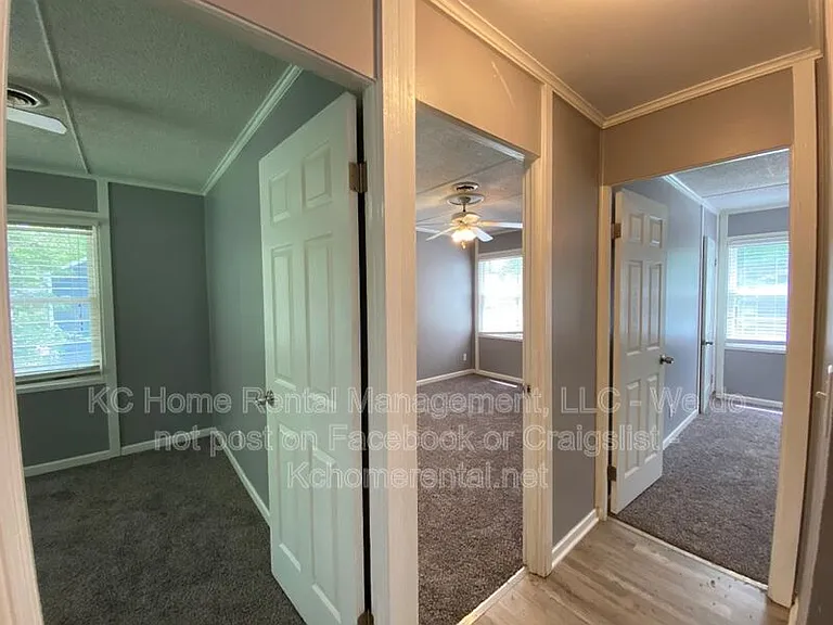 704 NE 45th Ter — Photo 19