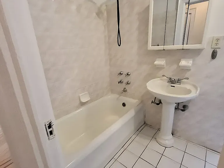 62-98 Saunders St #4 — Photo 5