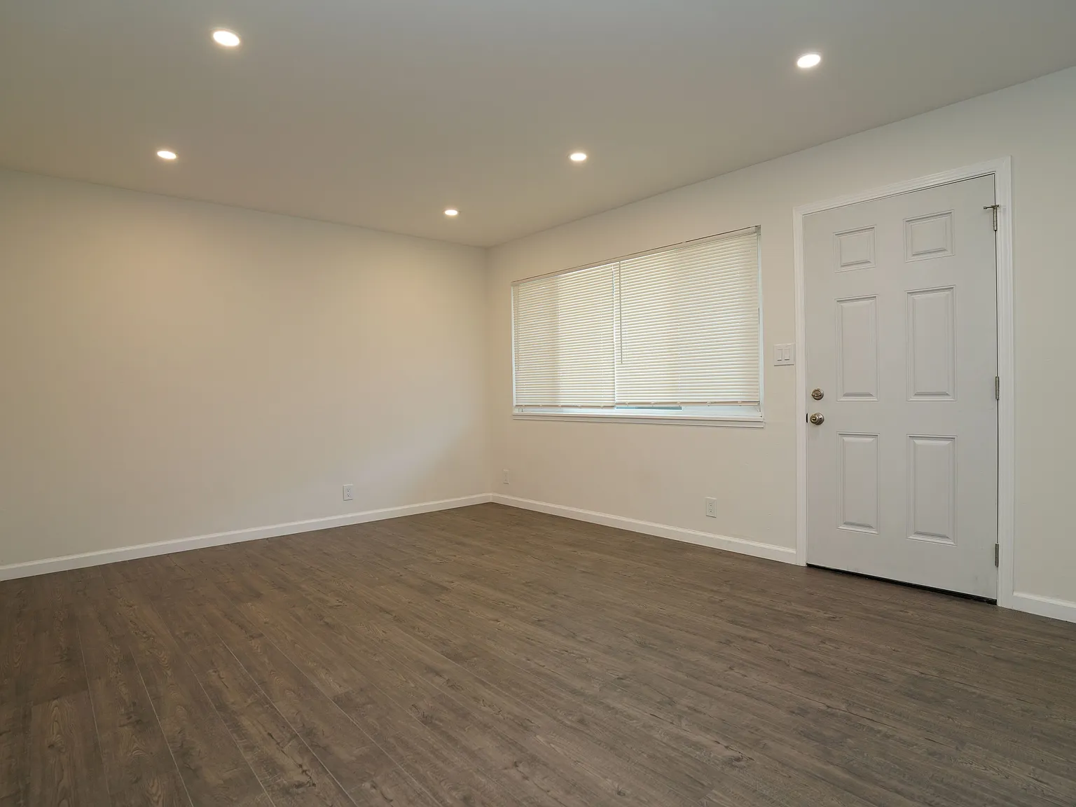 1 bed, 900 sqft, $3,000 — Photo 4
