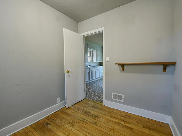 309 S Erie St — Photo 6