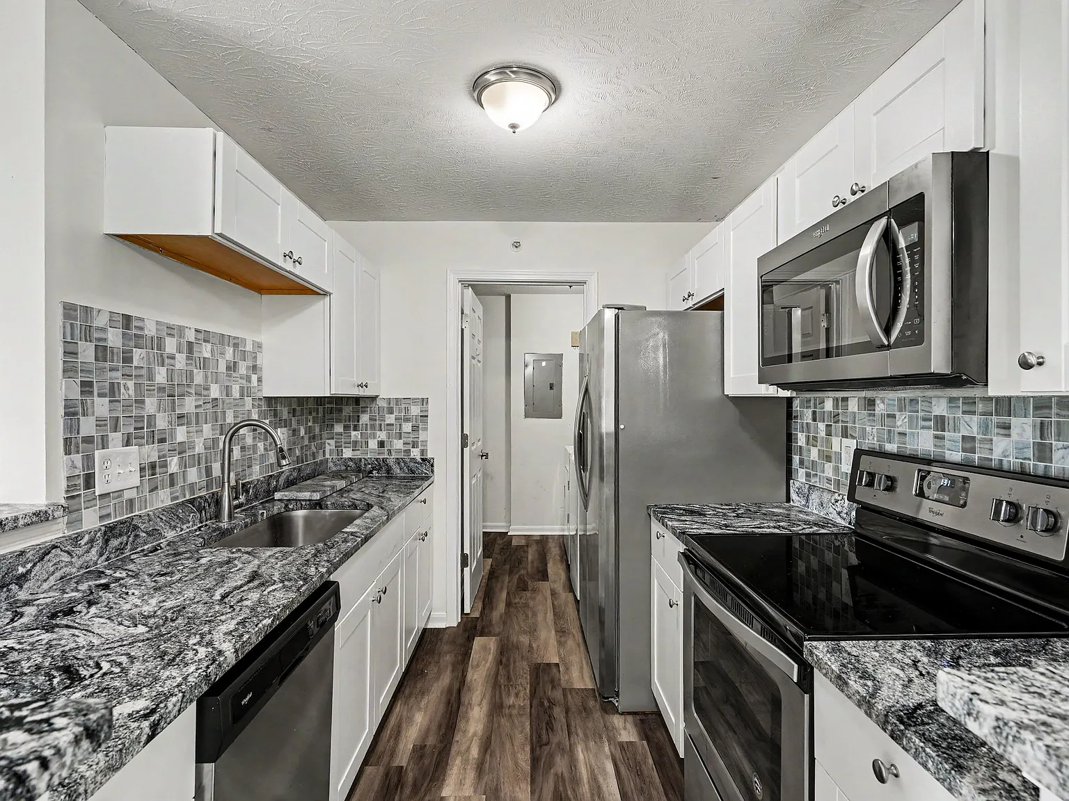 2 bed, 980 sqft, $1,500 — Photo 2