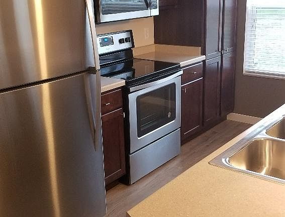 4th image of 651 21st St Unit 15
