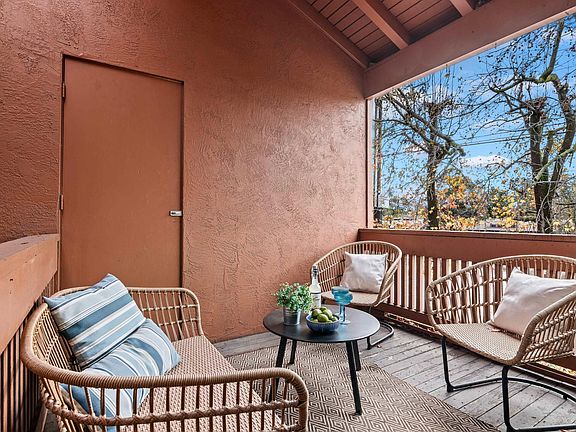 4th image of 810 Oak Grove Rd APT 104