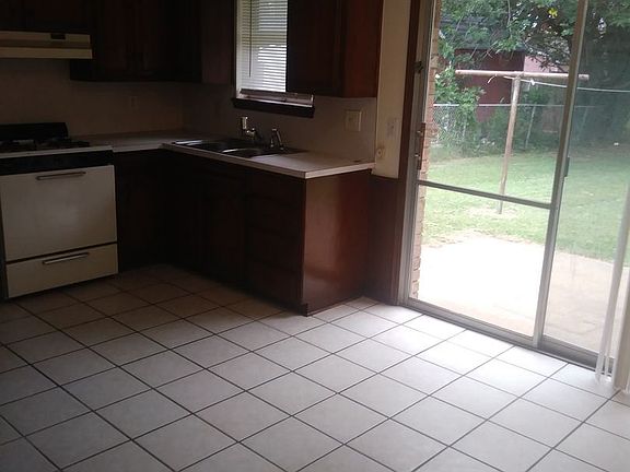 3rd image of 4020 Kim Dr