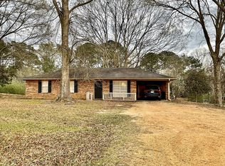 1104 Erin Dr, Summit, MS 39666