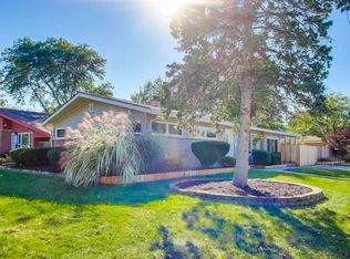 828 Dell Rd, Northbrook, IL 60062