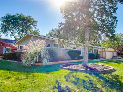 828 Dell Rd, Northbrook, IL, 60062