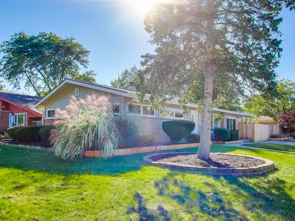 828 Dell Rd, Northbrook, IL 60062