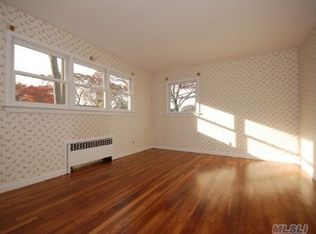 151 Seville Blvd, Sayville, NY 11782