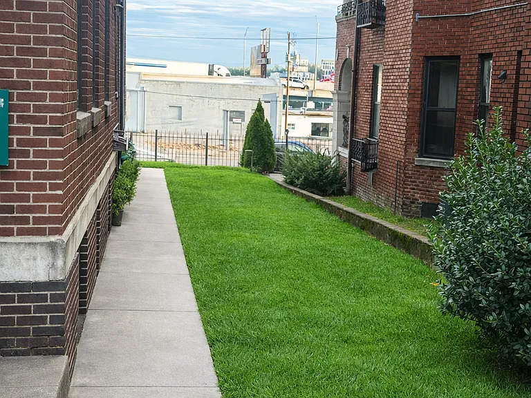 209 W 5th Ave #203 — Photo 16