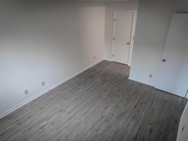 48 Woodland Hills Dr #8 — Photo 17