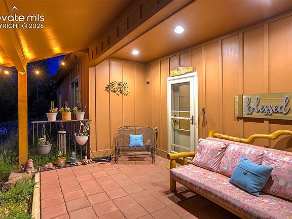 3rd image of 693 Black Mesa Cir