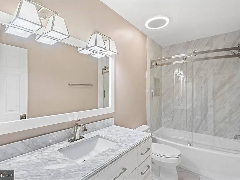 2419 Boston St — Photo 31
