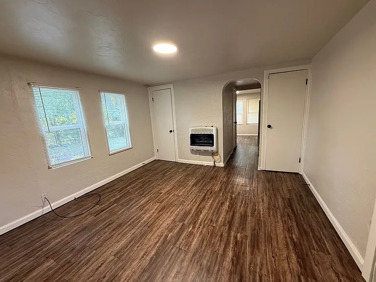 1612 N Villa Ave — Photo 13