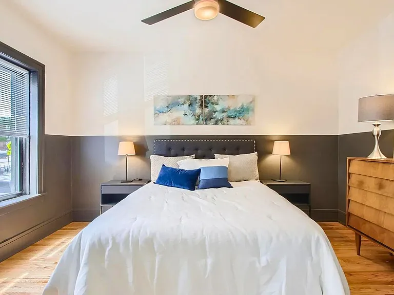 626 W Stratford Pl — Photo 2