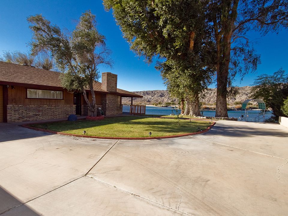 1st image of 325 Riverfront Dr