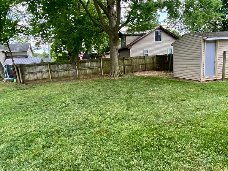715 E Joliet St — Photo 10