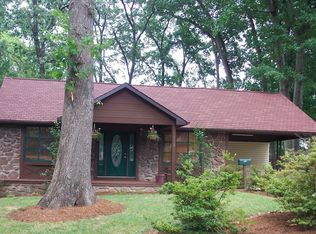 1915 Hileman Rd, Falls Church, VA 22043