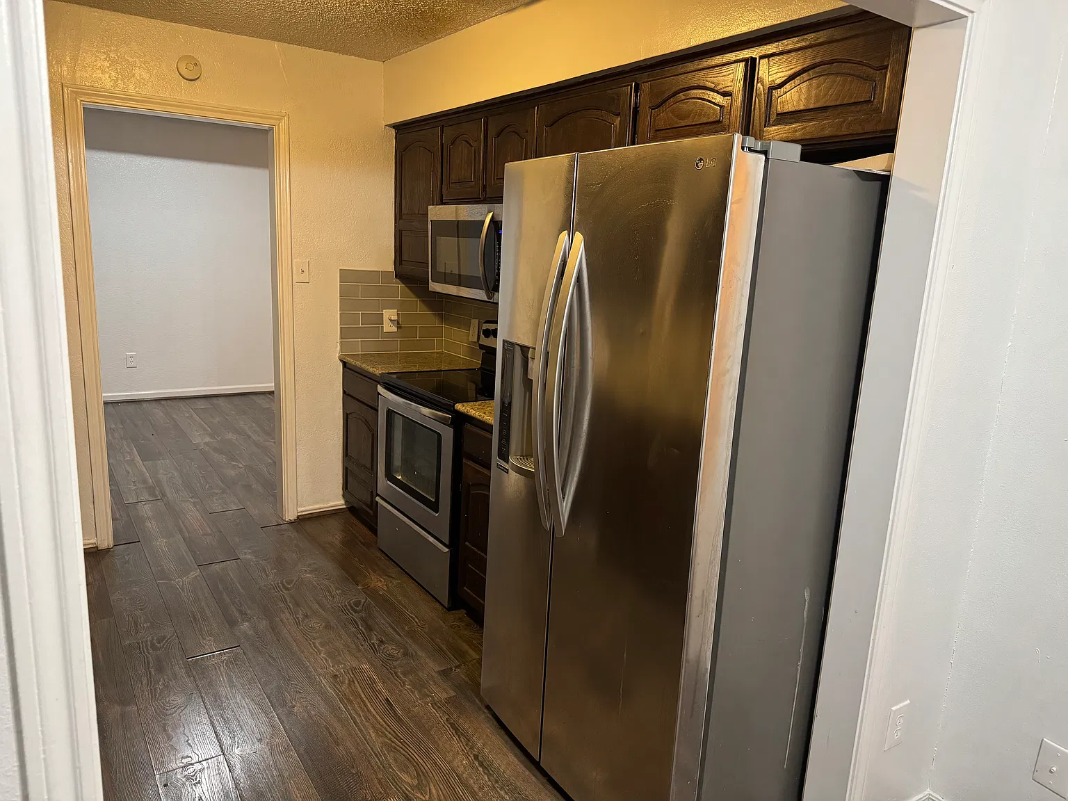 301 Birchwood Ln — Photo 3
