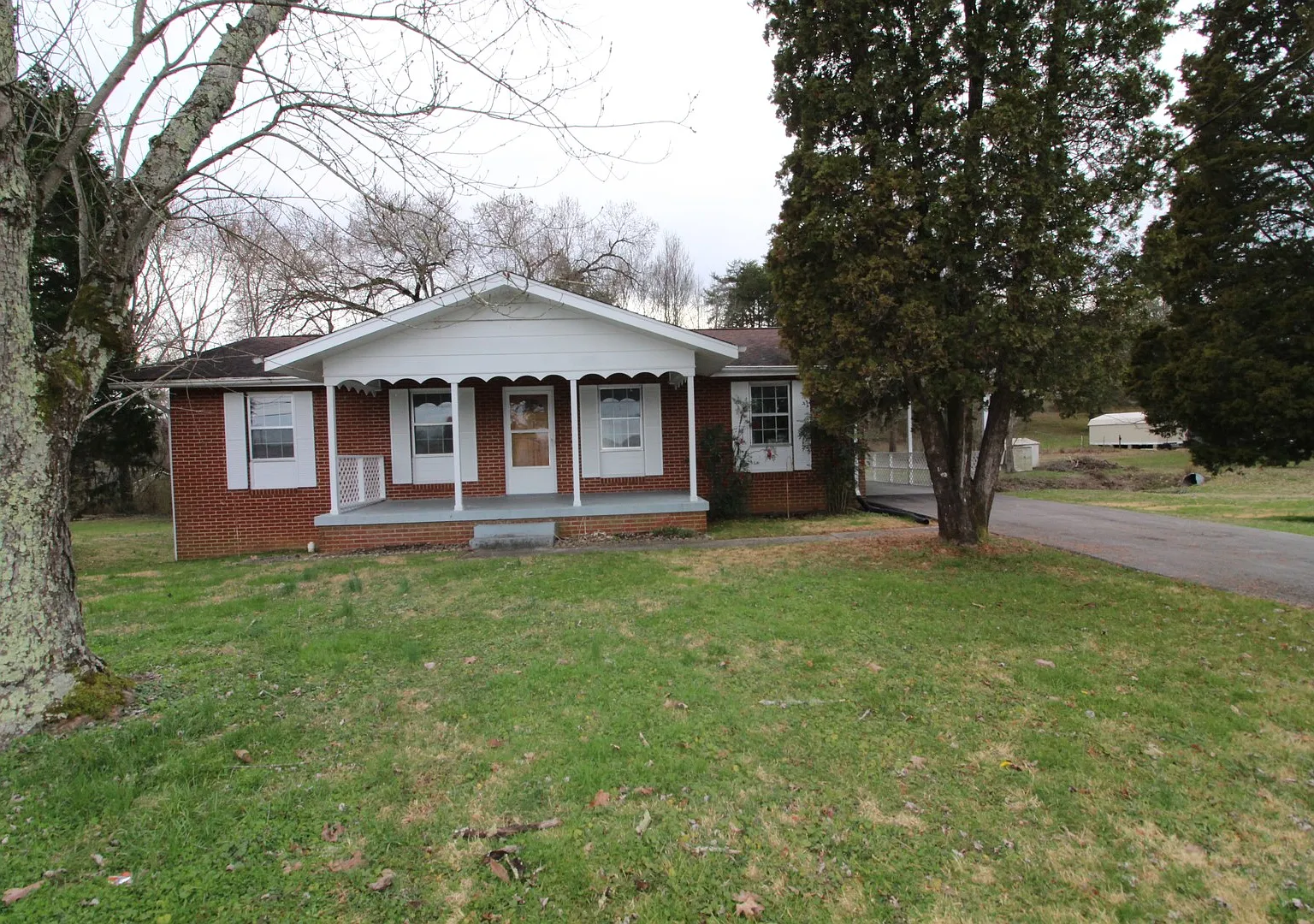 One Level Home in Oak Ridge — Photo 4