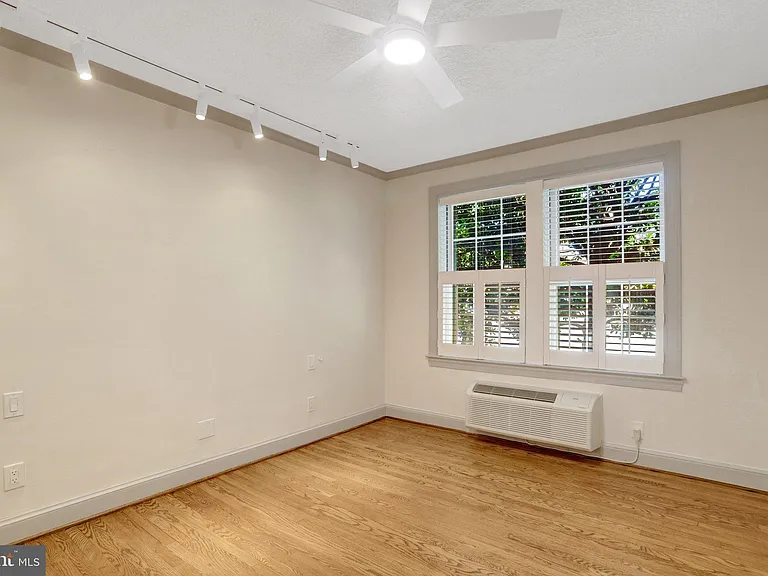 715 S Washington St #C32 — Photo 14